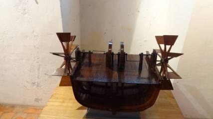 Bateau &agrave; aubes / Paddle boat