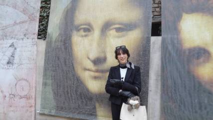 Nadee veut &ecirc;tre sur la photo avec Mona Lisa / Nadee wants to be shot with Mona Lisa