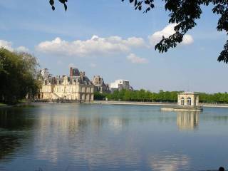 Pavillon sur l'étang / Pavilion on the pond